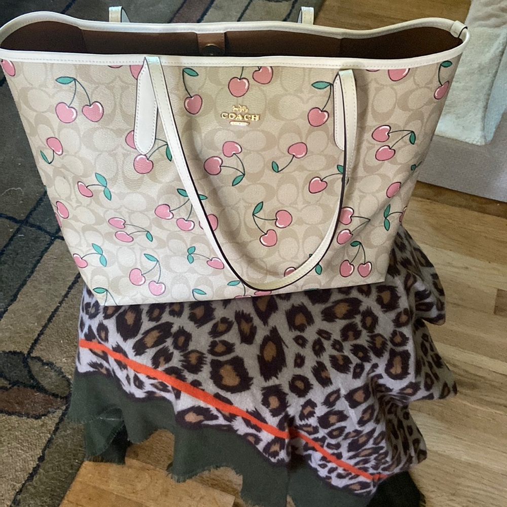 Coach large size tote